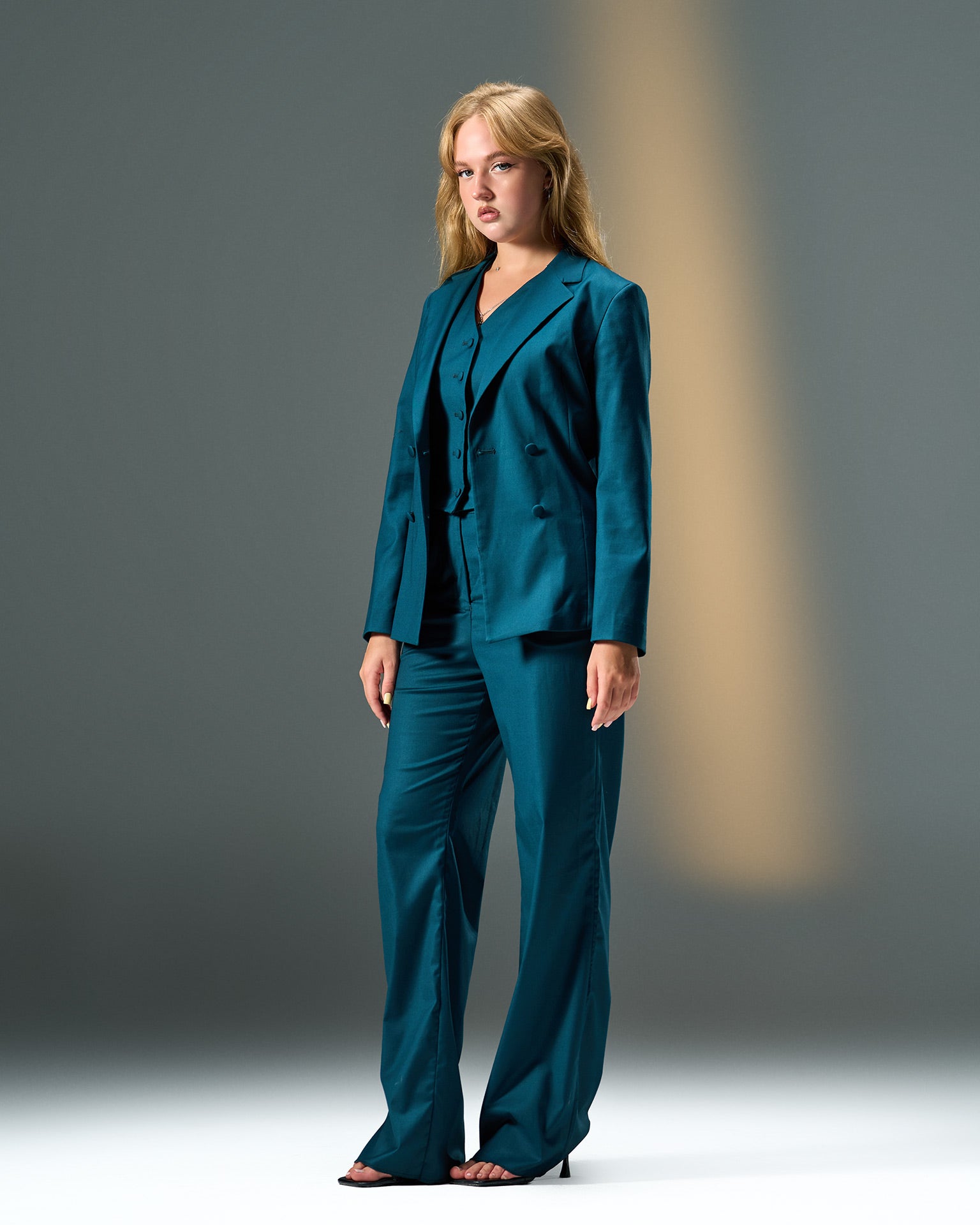 Prestige Three-Piece Suit – Teal