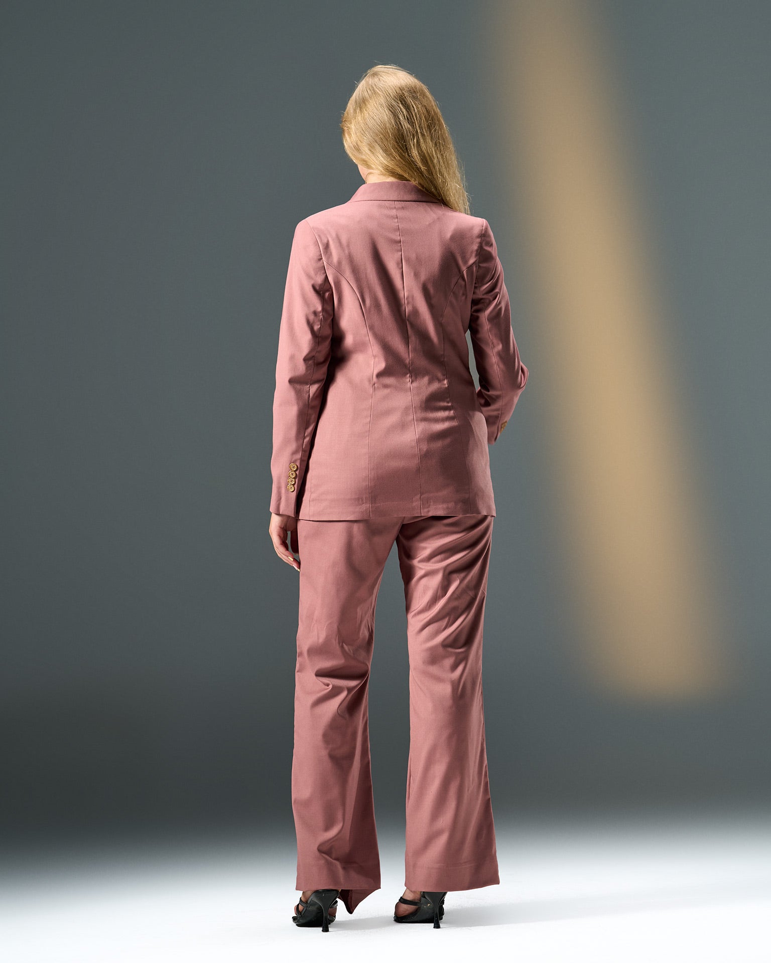 Linen Tailored Suit – Cashmere