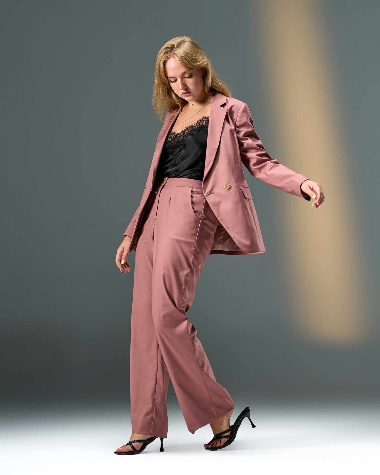Linen Tailored Suit – Cashmere
